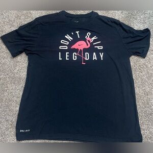 Nike Men’s Large T-shirt black Don’t skip leg day flamingo